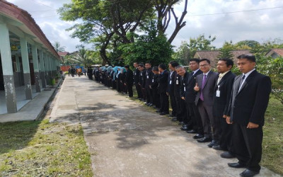 Apel pagi dipimpin oleh Kepala SMK Negeri 1 Bancak diikuti oleh Bapak Ibu Guru Karyawan Tanggal 16